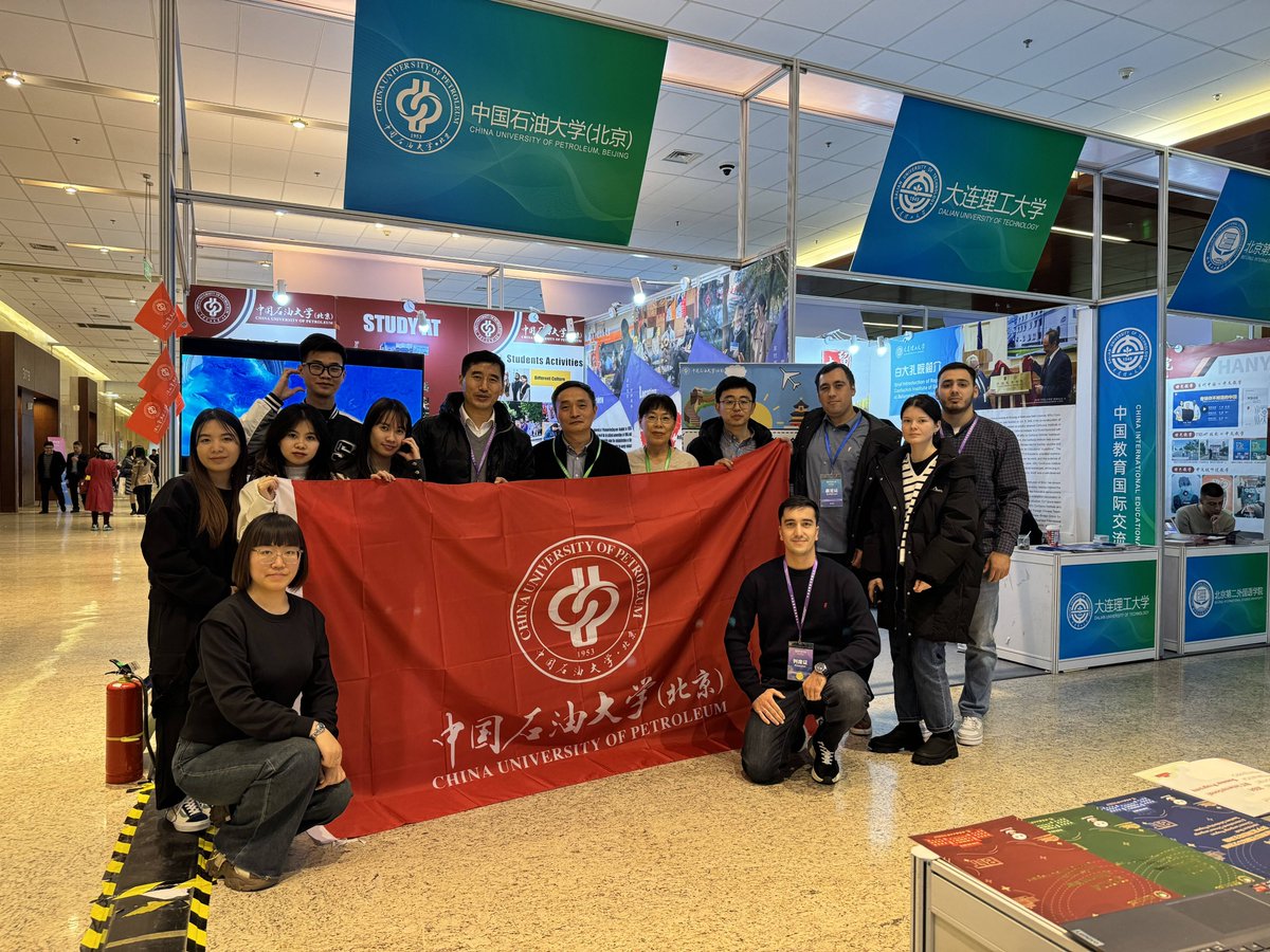 YourChinaStudy's tweet photo. 👀Take a look at China University of Petroleum-Beijing (CUP)’s booth at the 2023 #WorldChineseLanguageConference.
⚡️By promoting its international education, CUP aims to build its brand and enrol more international students.
🥰It will continue to enhance its education quality and to cultivate students who can speak fluent Chinese and understand China well! #StudyInChina #EncountersWithChina