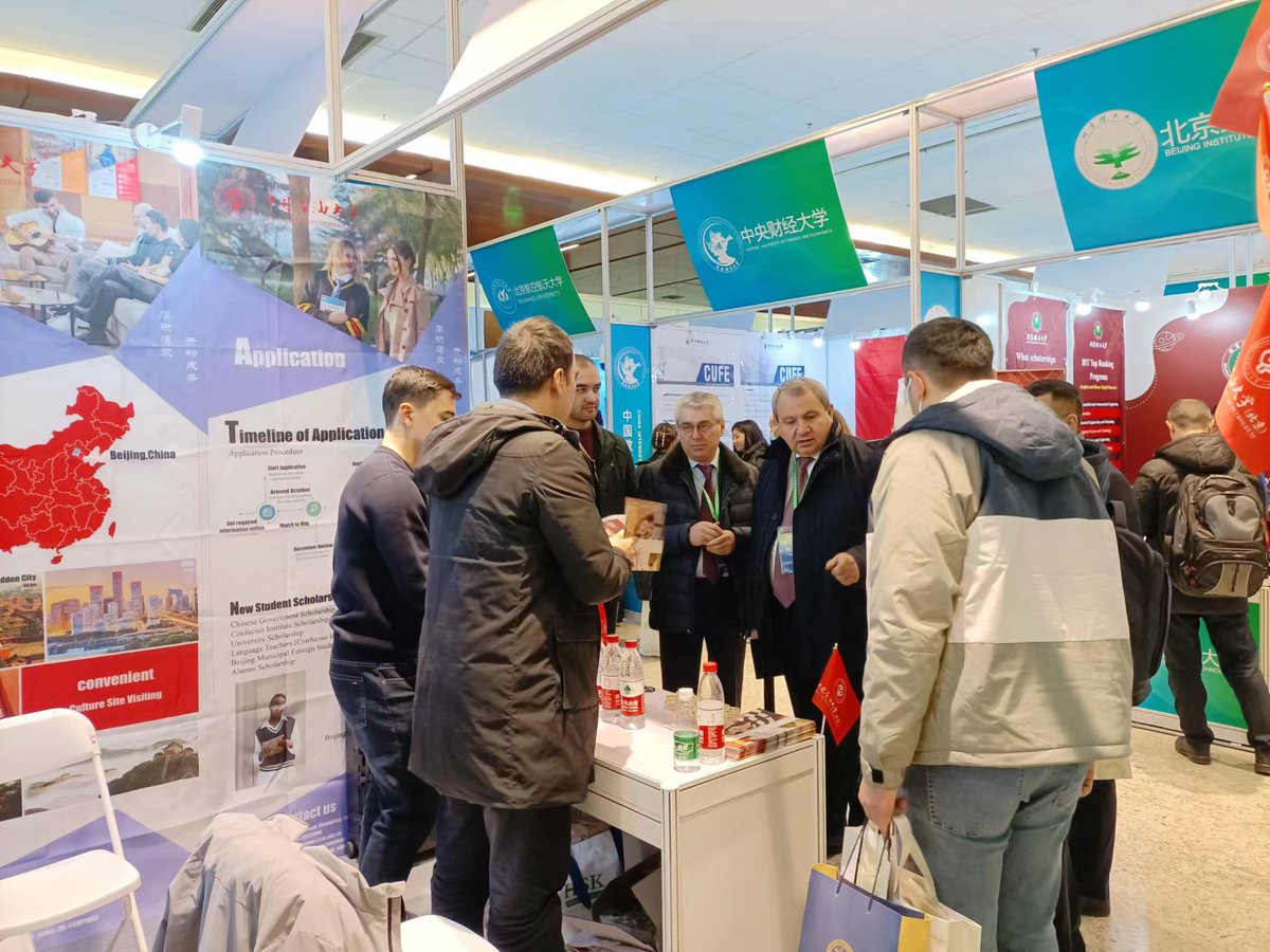 YourChinaStudy's tweet photo. 👀Take a look at China University of Petroleum-Beijing (CUP)’s booth at the 2023 #WorldChineseLanguageConference.
⚡️By promoting its international education, CUP aims to build its brand and enrol more international students.
🥰It will continue to enhance its education quality and to cultivate students who can speak fluent Chinese and understand China well! #StudyInChina #EncountersWithChina