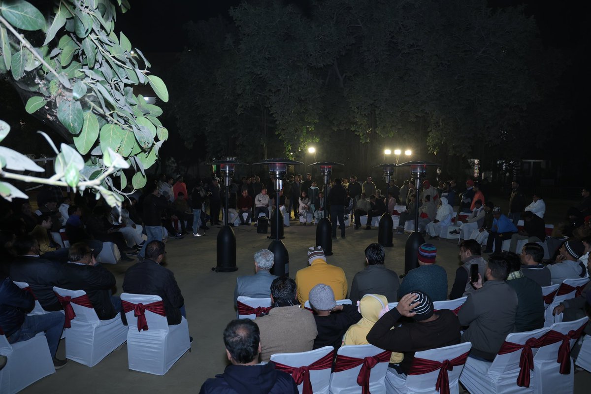 SinghKinny's tweet photo. Glimpses of the Jan Samvad under #DelhiGramodayaAbhiyan in village Baprola, Bakkarwala, Tilangpur Kotla wherein HODs of 25 departments participated in the dialogue for development/grievance redressal of villages. 60 officials night halted at the village. @LtGovDelhi @iasnkumar https://t.co/SuSafMGJcE