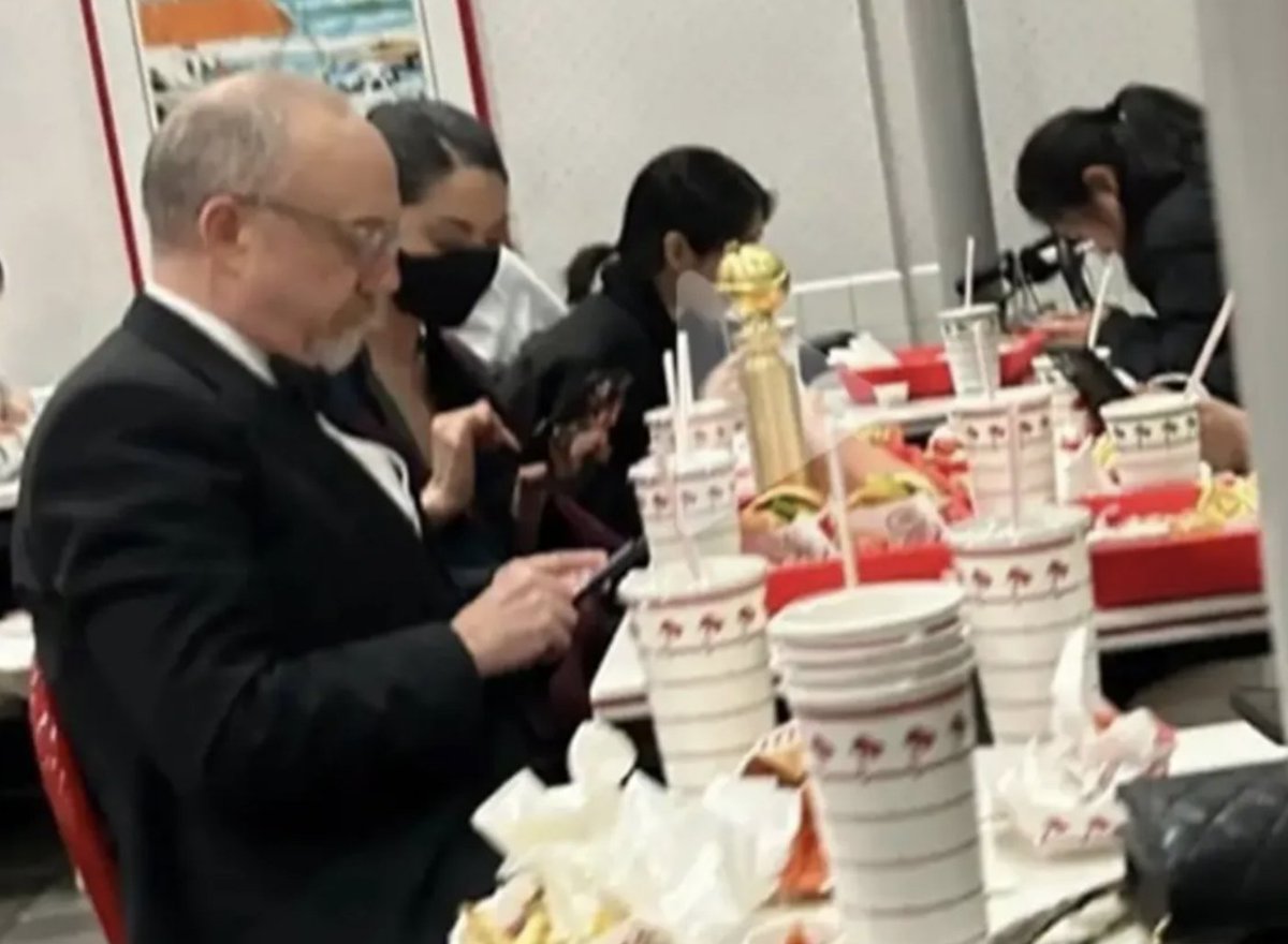 I'm not a celeb/awards person per se but this photo of Paul Giamatti heading to In-N-Out WITH his Golden Globe award after his win last night is just magnificent.

Pic h/t @ a.idansun on Instagram
