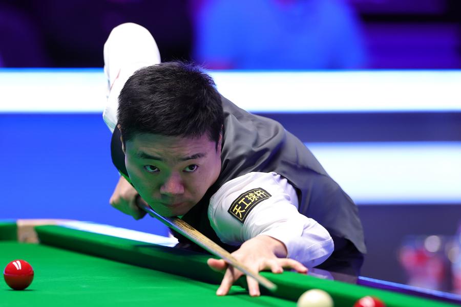 XHSports's tweet photo. Despite a stunning #147break in the opening round, Ding Junhui failed to advance into the #SnookerMasters quarterfinals after losing to Ronnie O'Sullivan 6-3 https://t.co/2DiY8Z5ZbQ https://t.co/fQ6lFPxq5k