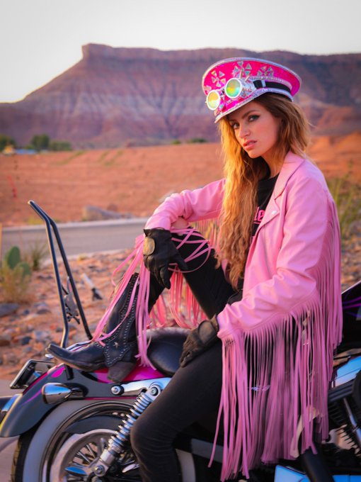 I&rsquo;m a lot of things&hellip; but boring ain&rsquo;t one. https://t.co/T22nuXKkTC