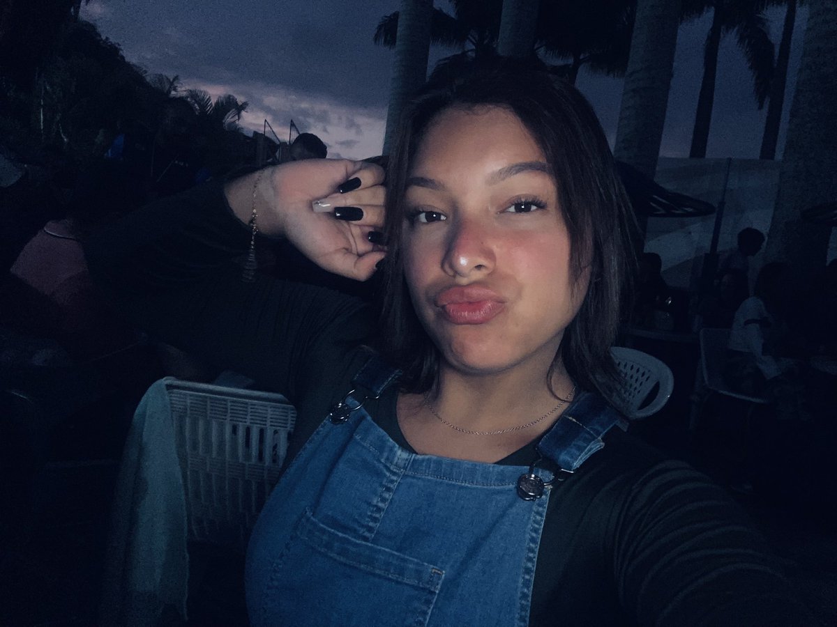 si ves esto debes retuitear con una selfie donde no sonrías o te cae la maldición