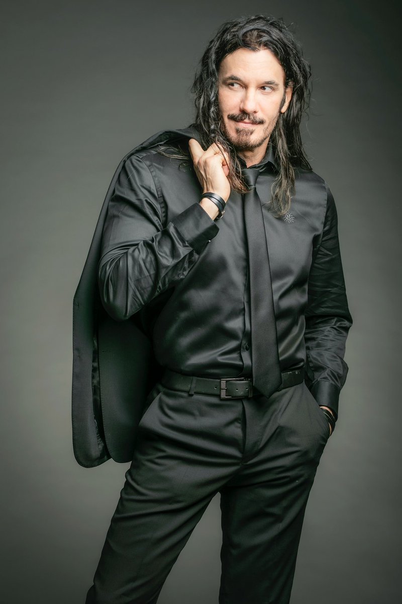 Consiéntelo con esta camisa elegante ,de cuello italiano , slim fit con el LikeTheSun logo bordado al lado del corazón .
100% Algodón 133 g/m².
Es mi favorita porque la puedo usar con traje o con jean y se ve fenomenal. Encuéntrala en Instagram : 
<a href="/shop/">Shop</a>.likethesun
