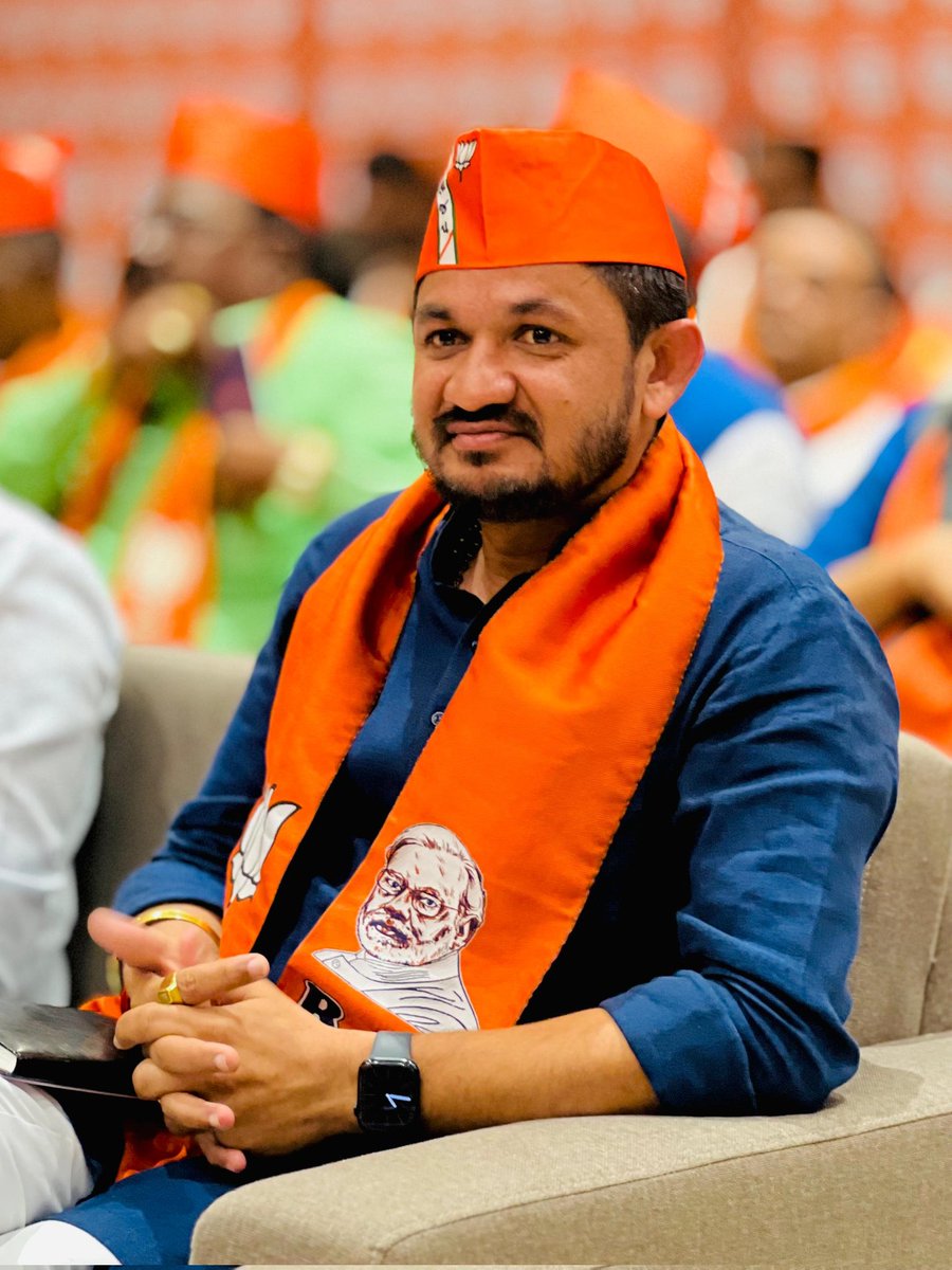 Hitendrasinhbjp's tweet photo. "उठा भुजा को और कर दो ऐलान की राष्ट्रहित में खप जाएँगे, वीरों ने सींचा है लहु से इस भूमि के लिए अग्नि परीक्षा में तप जाएँगे"

जय सोमनाथ 🙏 https://t.co/BZPbLJ62lt
