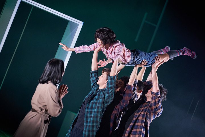 [리뷰] 김세정 맞아? '템플' 완벽 변신...연기 물올랐네 (출처 : MHN스포츠 | 네이버 TV연예) naver.me/5lxBl1my

"Beyond a singer, drama, musical and even theater actor. Kim Sejeong has proven again that she is a multi-tainer through her first play, Temple."