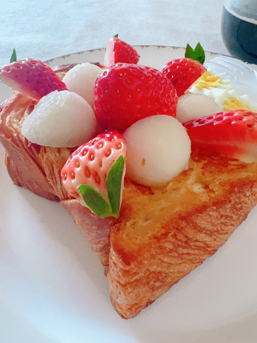 momo2637's tweet photo. Good morning
If there are 100 kinds of toast, I can give you 101 kinds.
Day 31 breakfast: stawberry toast +egg+black coffee +cheese 
#breakfast #healthyfood #healthyeating #homemade #toast https://t.co/RgmCYY2Iov