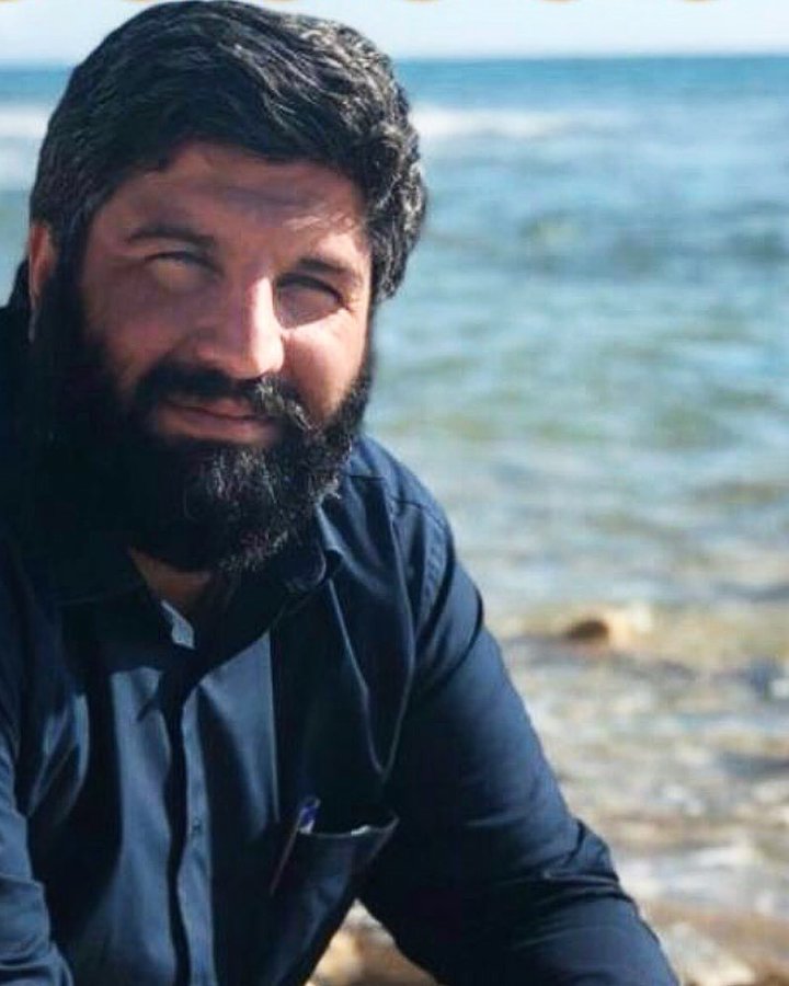 Hesam__77's tweet photo. دلا نزد کسی بنشین 
که او 
از دل خبر دارد

- رحم‌الله‌‌‌‌.... https://t.co/hXR1jBYuyU