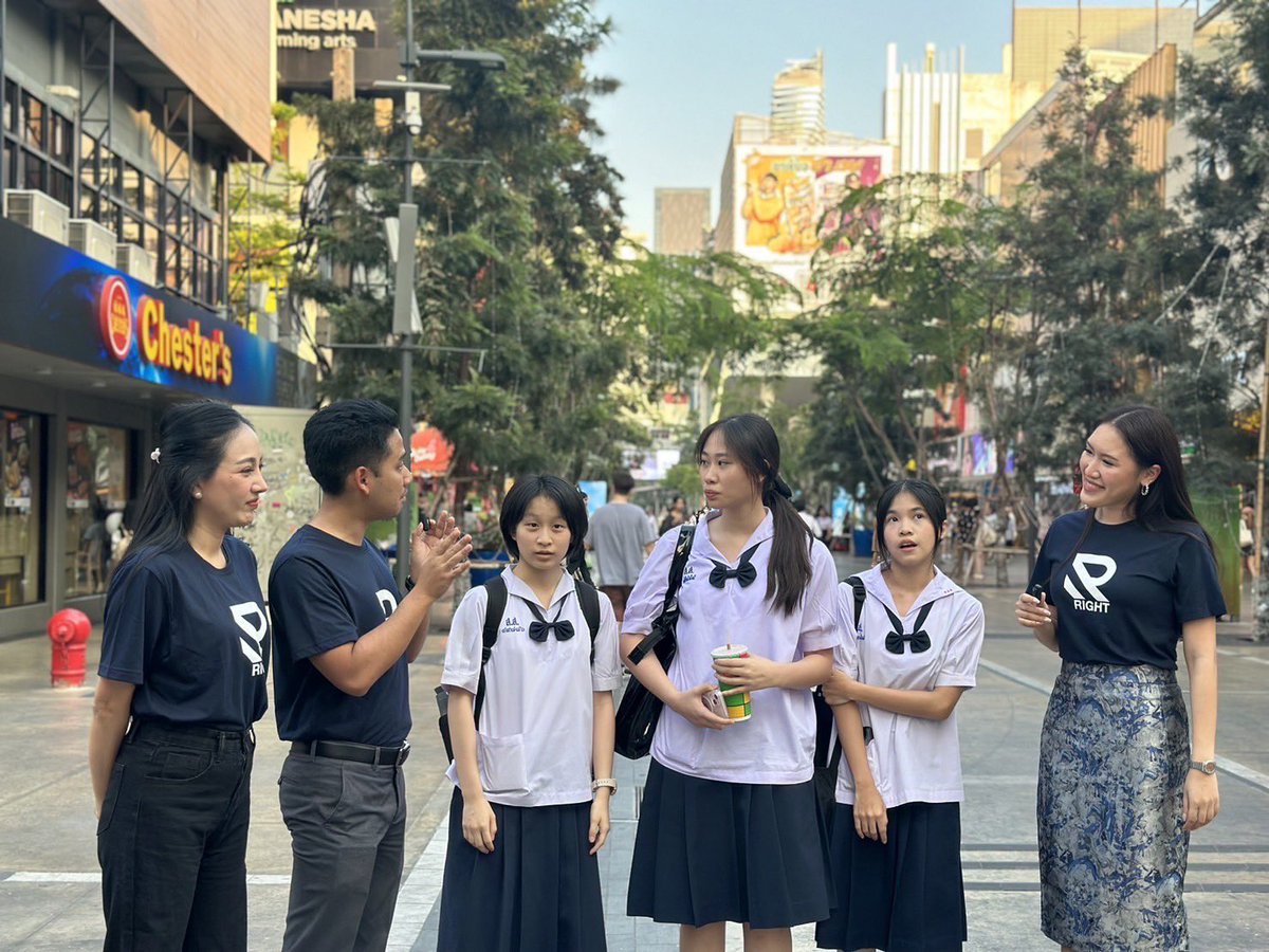 ใกล้วันเด็กแล้ว ลงพื้นที่สยามรับฟังความคิดเห็นกับน้องๆ เกี่ยวกับการศึกษาไทย
“วิชาอะไรควรอยู่วิชาอะไรควรเอาออก“ 
กับทีม ไรท์ #rightteam