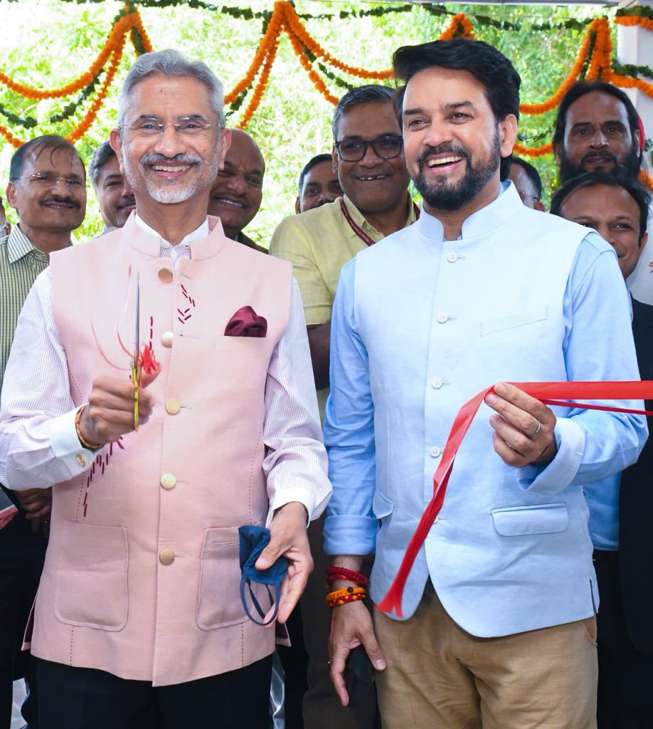 ianuragthakur's tweet photo. Wishing many happy returns of the day to our Minister for External Affairs, @DrSJaishankar ji. 

He is vociferously putting India's point on the global stage, strengthening our ties with the diaspora and other countries, carrying the vibrancy that the Hon'ble PM Shri @narendramodi ji has brought to our foreign policy. 

I pray for his long and healthy life in the service of the nation.