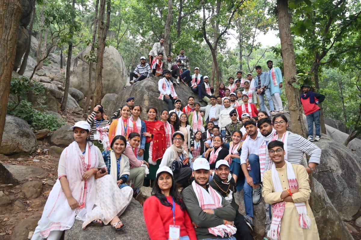 Exploring the serene locales of Jharkhand, #YuvaSangam3 participants from Haryana are in awe of its beauty! From breathtaking Trikut Parvat to sacred Baba Baidyanath Dham, they are on a journey to understand the cultural heritage of this incredible state.
#YuvaSangam…