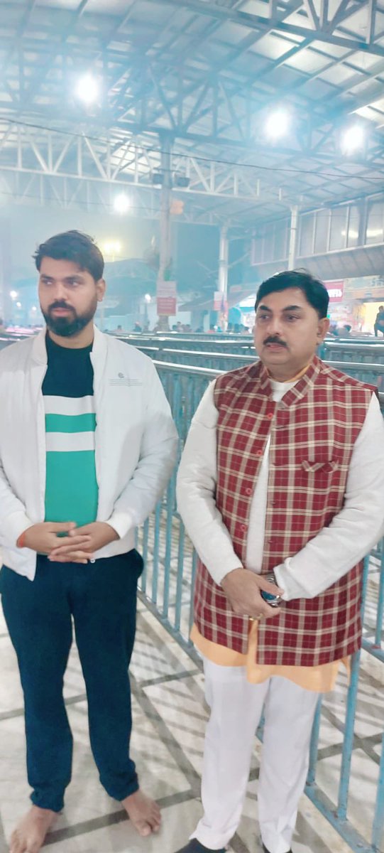 snsinghbjp's tweet photo. परिवार सहित खाटू श्याम जी के दरबार में ।
#khatushyam
#खाटूश्याम https://t.co/EDZGpLrcmv