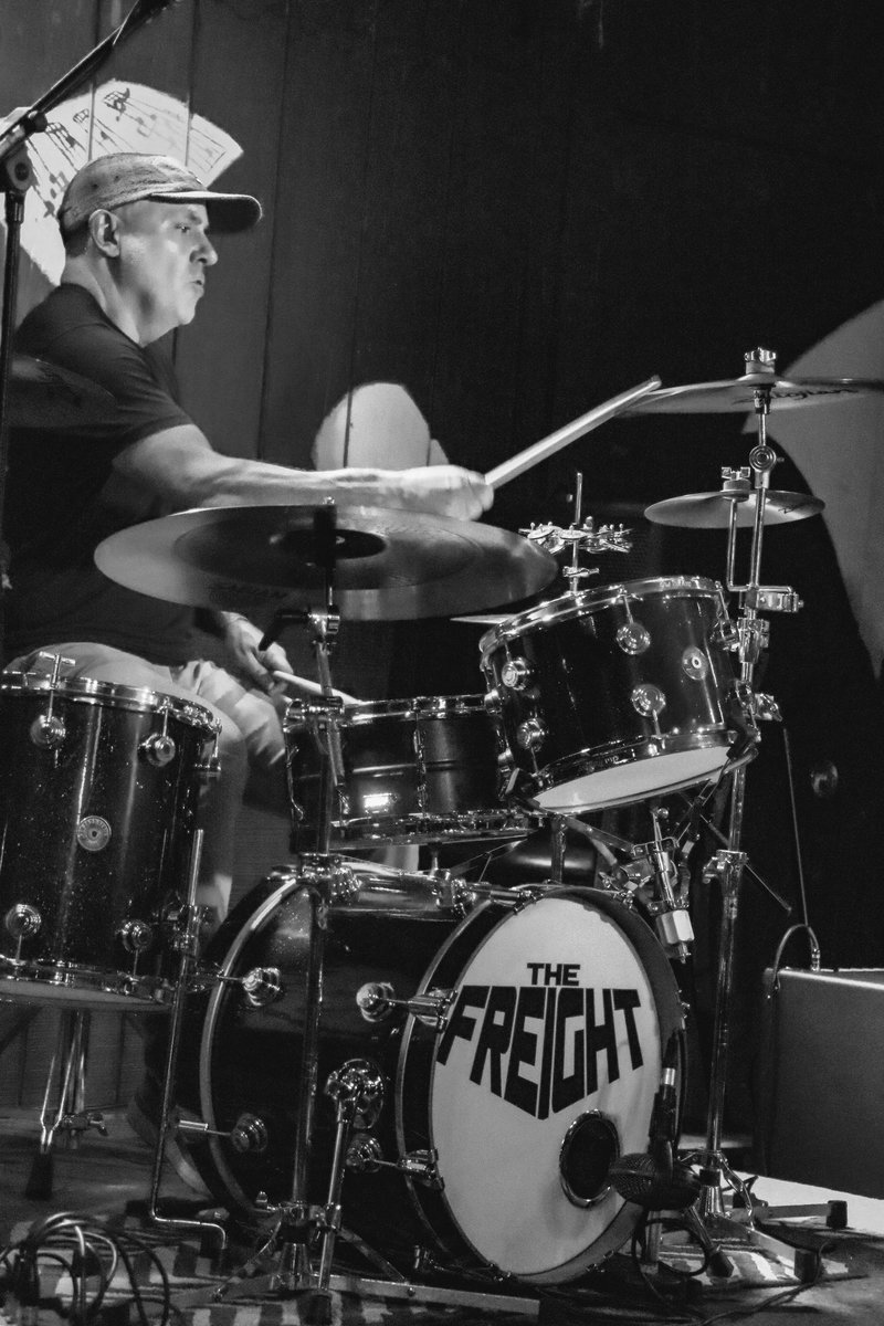 kinglephotos's tweet image. Ladies and gentleman, the Freight! 

#thecnote #supportlocalmusic #musicphotography #thefreight #southshoremusicscene