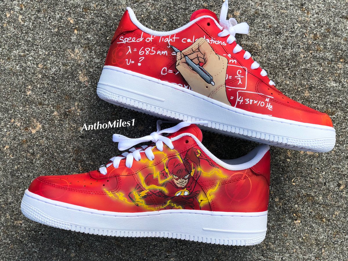 anthomiles's tweet photo. Welp might as well plug my customs during timeout. HMU IF YOU WANT CUSTOM ARTWORK. IG: AnthoMiles1 #retweet #custom #sneakerhead  #NationalChampionship #WashingtonHuskies #MichiganFootball https://t.co/QIbFTw91VW