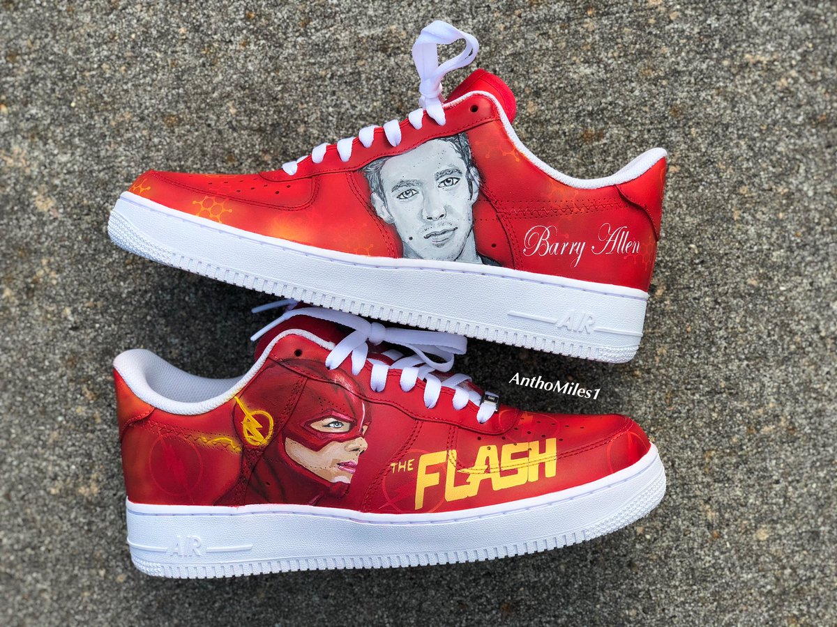 anthomiles's tweet photo. Welp might as well plug my customs during timeout. HMU IF YOU WANT CUSTOM ARTWORK. IG: AnthoMiles1 #retweet #custom #sneakerhead  #NationalChampionship #WashingtonHuskies #MichiganFootball https://t.co/QIbFTw91VW