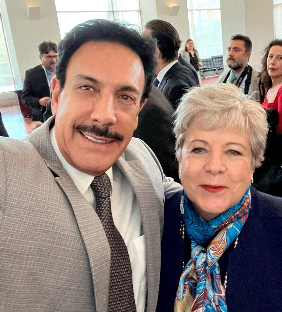 omarfayad's tweet photo. La dinámica internacional de este 2024, será desde una visión humanista para consolidar una diplomacia cercana e igualitaria, por ello trabajaremos de la mano con la canciller @aliciabarcena en la estrategia de política exterior 🇲🇽.  #REC2024 https://t.co/VYp9ipdd4f