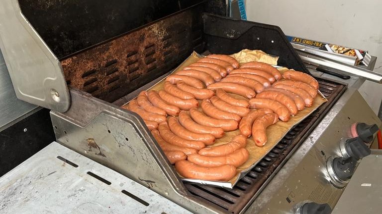 Warum die #Bauernproteste so viel besser in der Bevölkerung ankommen als die #Klimakleber?

Was die Klimaten nicht kapiert haben: 80% der Bevölkerung machen für ne Wurst fast alles 😉

#B0801