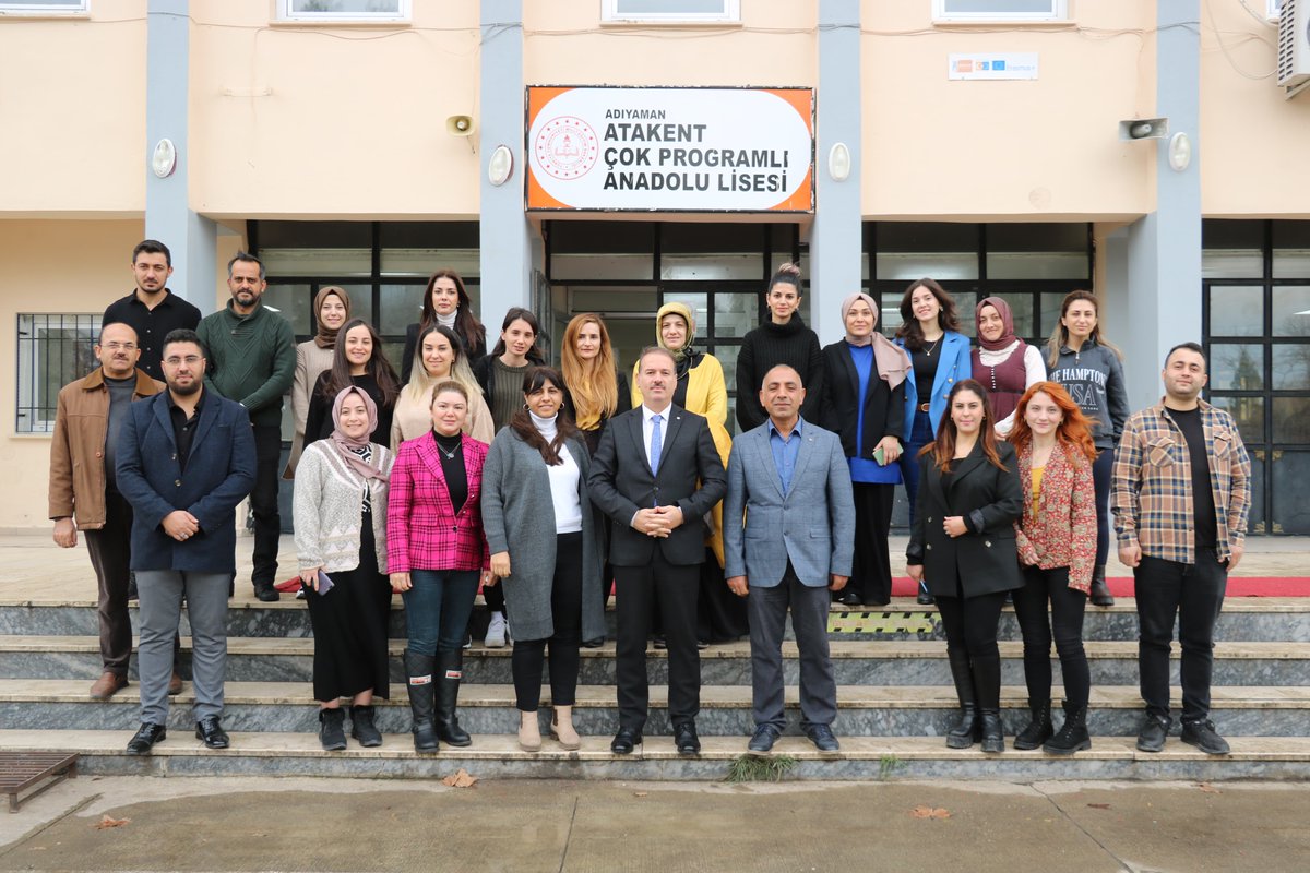 İl Milli Eğitim Müdürümüz Sayın Ali Tosun, eğitim-öğretim çalışmalarını yerinde görmek, okullarımızın, öğretmenlerimizin ve öğrencilerimizin ihtiyaçlarını belirlemek ve varsa karşılaşılan sorunları çözmek amacıyla bugün İstiklal İlk/Ortaokulu ve Atakent Çok Programlı Anadolu