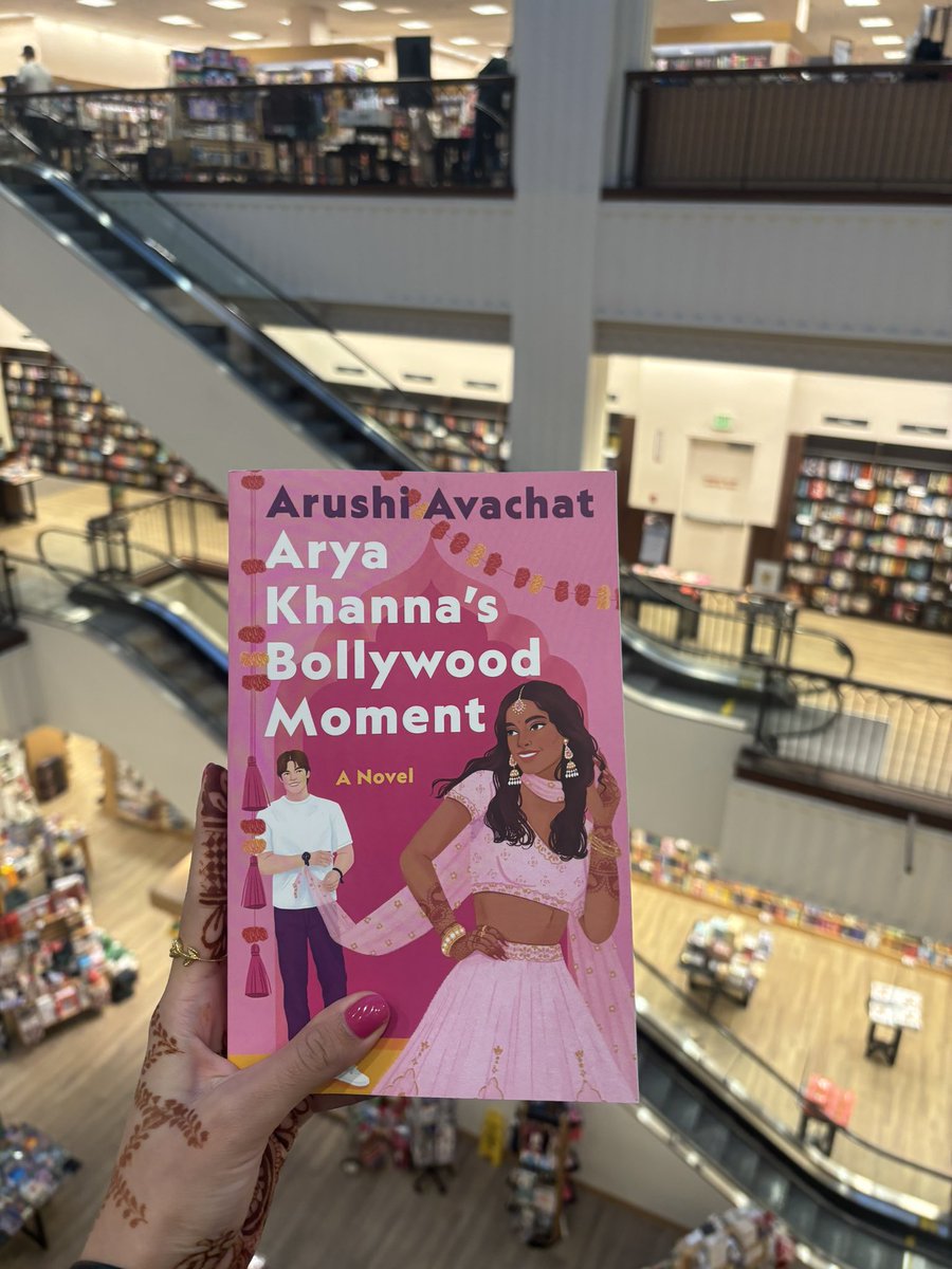 arushiavachat's tweet image. it’s officially ARYA DAY!!!!!! &amp;amp; i got to see &amp;amp; sign my baby in my very favorite b&amp;amp;n in the world. GET UR COPY TODAY, WHEREVER BOOKS ARE SOLD!!! 🩷🩷