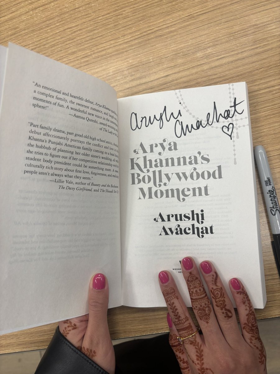 arushiavachat's tweet image. it’s officially ARYA DAY!!!!!! &amp;amp; i got to see &amp;amp; sign my baby in my very favorite b&amp;amp;n in the world. GET UR COPY TODAY, WHEREVER BOOKS ARE SOLD!!! 🩷🩷
