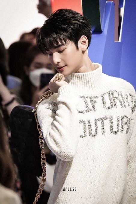 prettyapo555's tweet photo. Throwback Dior ERL
@Dior #Dior #DiorERL #DiorSpring23Dior
#Nnattawin @Nnattawin1
#ApoNnattawin https://t.co/gyyF5OA7yf