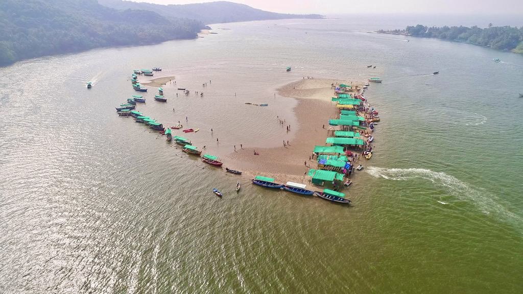 This is not Maldives !
This is our beautiful Konkan which #Maharashtra is blessed with!
Photos are from Sindhudurg.. 

When you #ExploreIndianIslands, 
don’t miss out visiting Konkan and get mesmerised by one of the greatest examples of architectural prowess of Chhatrapati