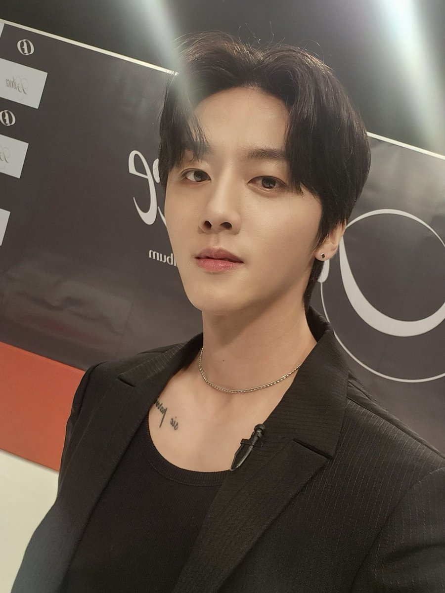 SF9official's tweet photo. 🫰
#SF9 #YOUNGBIN https://t.co/wECtAlW6aX