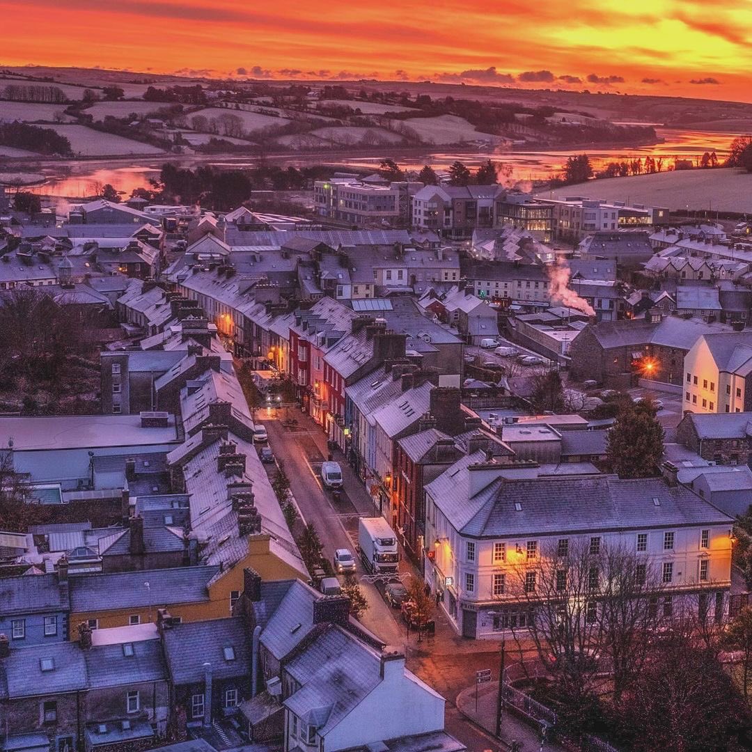 “There’s something about frosty sunrises in Clonakilty”❤️😍🤍 #goodmorning #clonakilty #westcork #cork . 📸 & caption 👉 instagram.com/archieclon #corkdaily #photooftheday #ireland #tourismireland #wildatlanticway #wildatlanticwaycork #winter #purecork #sunrise