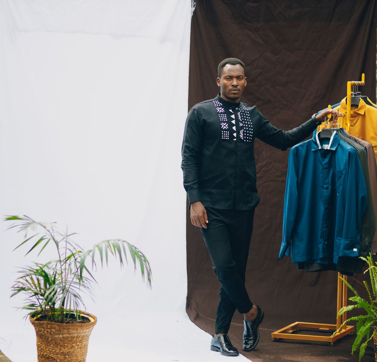 happinessfashi1's tweet photo. Dress like you mean it, a statement of style in every stitch." Nezerwa shirt #madeinrwanda #menshirt #IAMCOLLECTION #shirts
#HappinessFashion #HF2024 https://t.co/7EQZxp1dYz