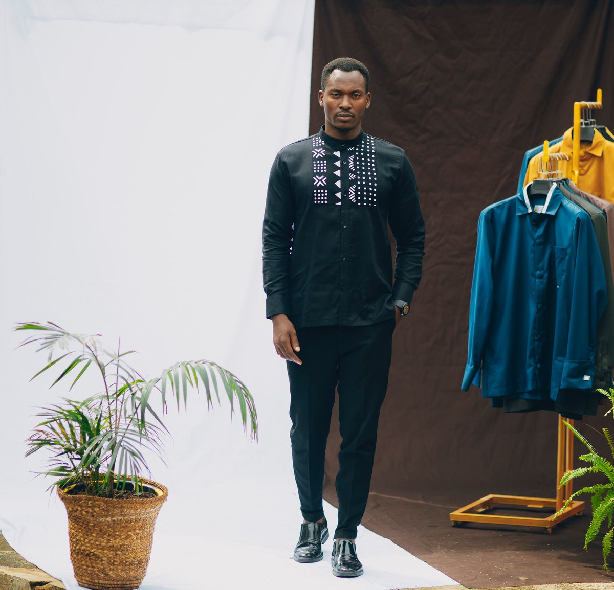 happinessfashi1's tweet photo. Dress like you mean it, a statement of style in every stitch." Nezerwa shirt #madeinrwanda #menshirt #IAMCOLLECTION #shirts
#HappinessFashion #HF2024 https://t.co/7EQZxp1dYz
