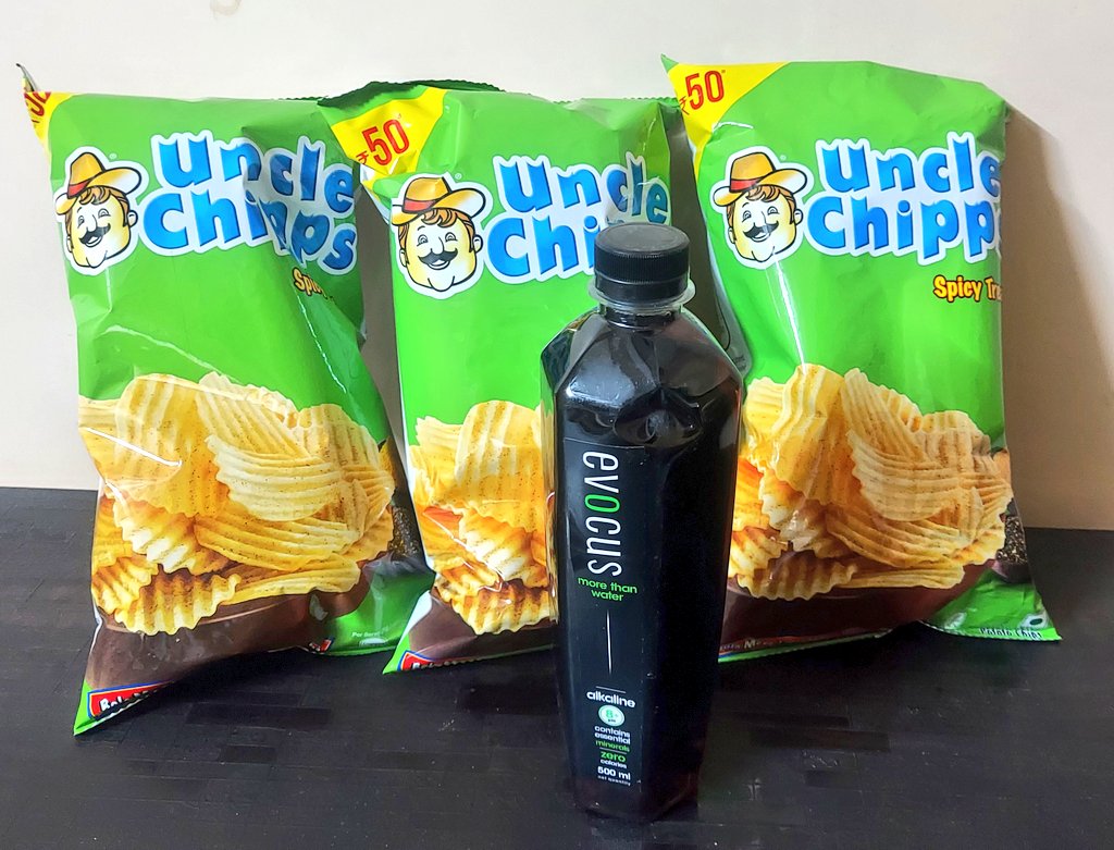 sk_2386's tweet photo. Bole mere lips, I love Uncle Chips 😍🩷
To balance it, bought black alkaline water!
#UncleChips #cravings #90skid https://t.co/ykY95SLpVz