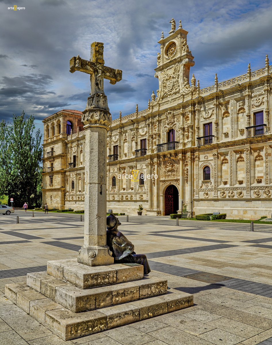 arteviajero_com's tweet photo. El Convento de San Marcos (León) tiene su origen en un hospital para peregrinos del Camino de Santiago en el S. XII. El edificio actual se comenzó en 1515 y está considerado uno de los primeros ejemplos de arquitectura renacentista en España 
#FelizMartes #BuenosDias #photograghy https://t.co/42Oa1ooA6s