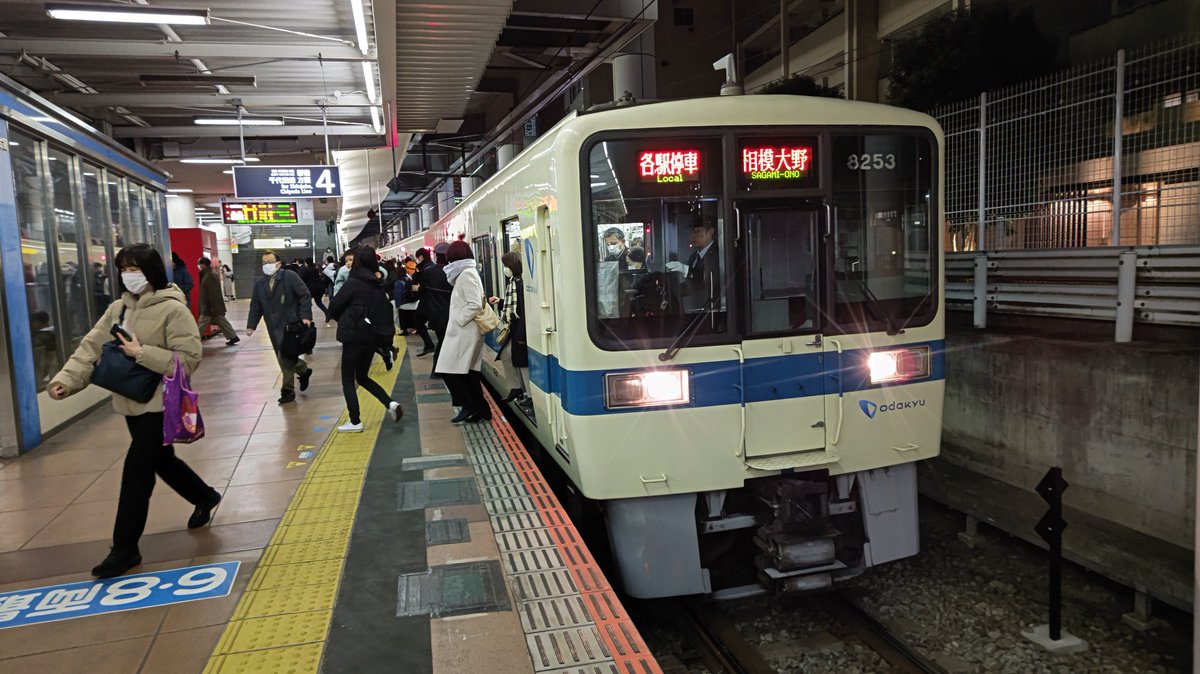 ossanforossan's tweet photo. こんばんは。
3色LED幕の6両単独編成が
立て続けに来るとは。
#小田急8000形
#8257F
#8253F https://t.co/VqqoTQ1dLR