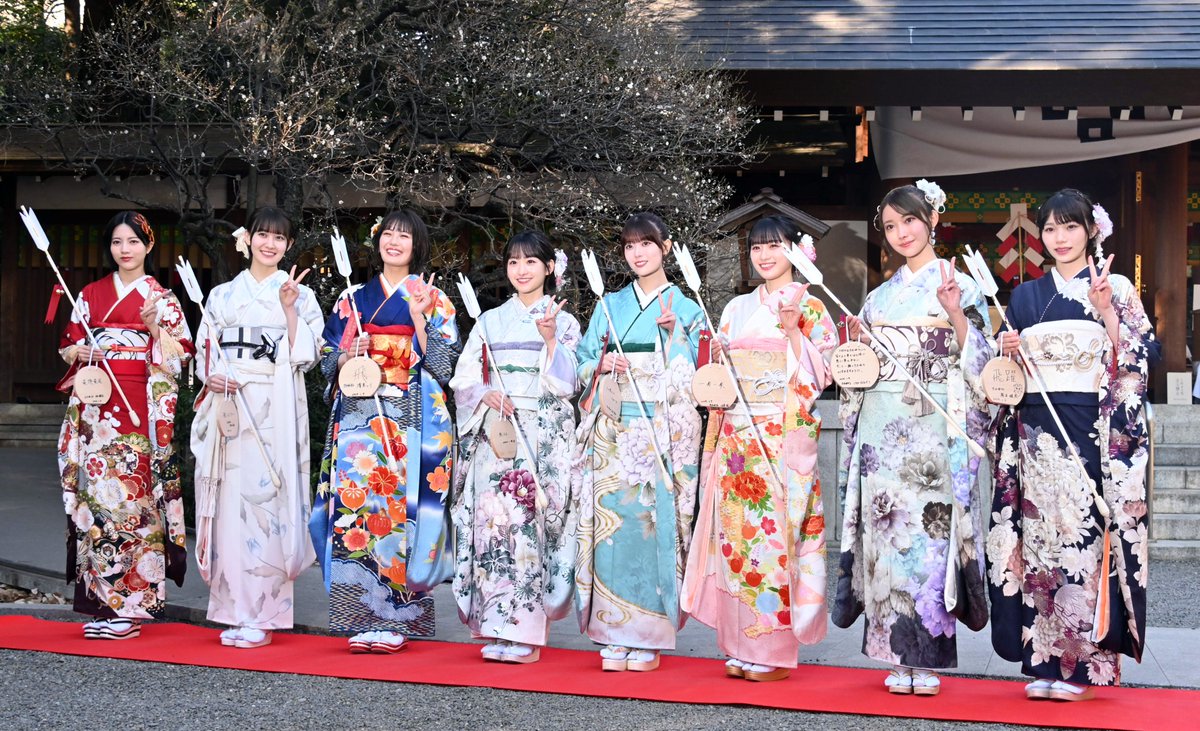oricon's tweet photo. 乃木坂46新成人メンバー、乃木神社で成人式💕
過去最多の8人が集結「私たちは上り竜世代」

📸集合＆ソロ写真など全15枚✨
https://t.co/oyICeGXY6D

⛩岩本蓮加、黒見明香、清宮レイ、林瑠奈、松尾美佑、一ノ瀬美空、岡本姫奈、川﨑桜

#乃木坂46 #乃木坂の成人式 https://t.co/UpXokNtscR