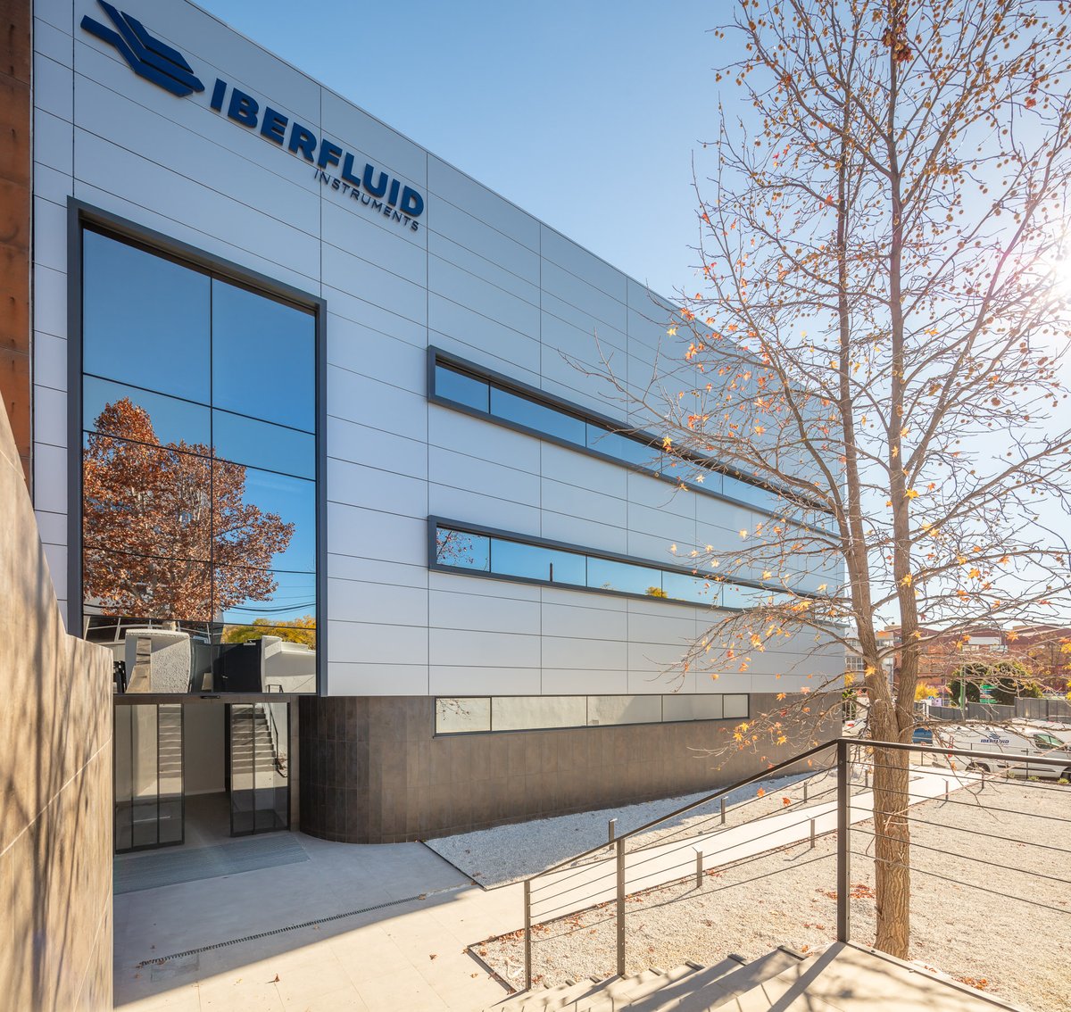 AXIS_arq's tweet photo. @AXIS_arq finaliza la rehabilitación y acondicionamiento del edificio industrial de 2.996 m2, divididos en tres plantas, ubicado en Alcobendas.

El proyecto tuvo como objetivo convertir a este inmueble en una icónica y moderna sede

#arquitectura #obras #reformas #rehabilitacion https://t.co/pfGGdtdh3y