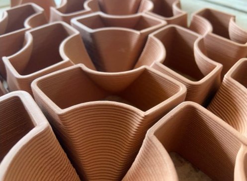 tep206sath's tweet photo. En colaboración con @innovarcilla, desarrollamos una celosía cerámica impresa en 3D como sistema de acondicionamiento térmico pasivo, optimizando la eficiencia energética y el confort higrotérmico.
#Sostenibilidad #InnovaciónArquitectónica #EficienciaEnergética #CEREA3D #PAIDI https://t.co/lR7r0GLgcf