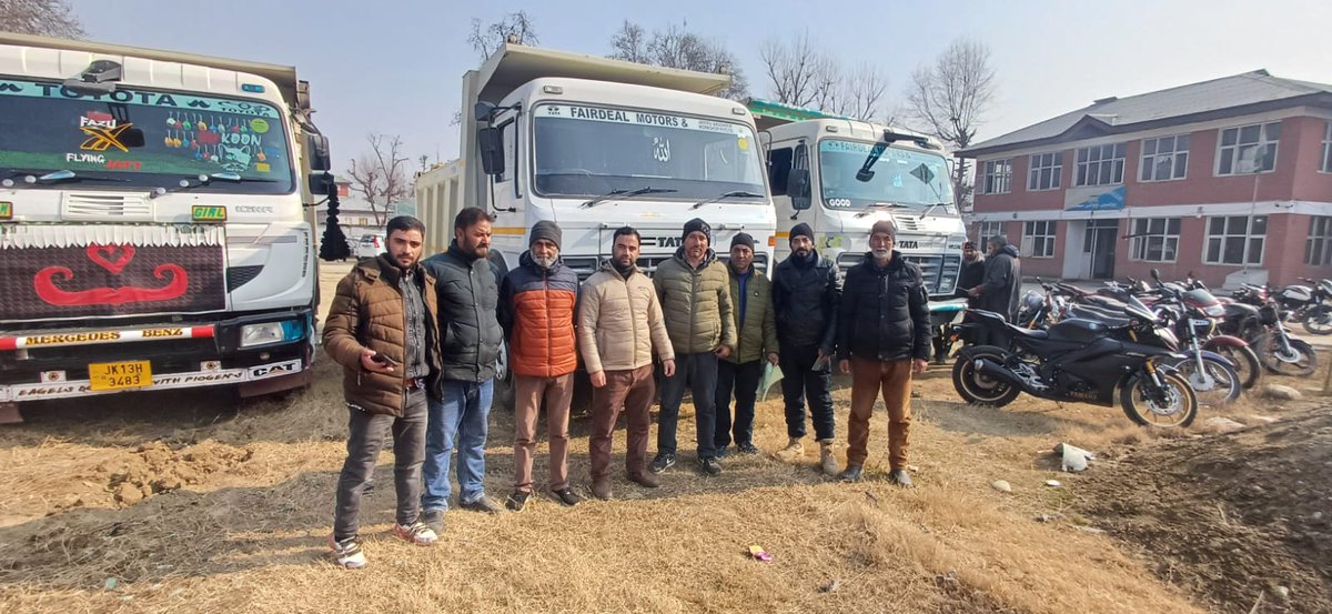 Geology & Mining Department, J&K (@geologyminingjk) on Twitter photo ANANTNAG: Four dumpers involved in transporting minerals illegally seized at Sangam by DMO Shokat Ahmed; retained at police post Sangam for Safe Custody till realization of penalty.
<a href="/OfficeOfLGJandK/">Office of LG J&K</a> ANANTNAG: Four dumpers involved in transporting minerals illegally seized at Sangam by DMO Shokat Ahmed; retained at police post Sangam for Safe Custody till realization of penalty.
<a href="/OfficeOfLGJandK/">Office of LG J&K</a>