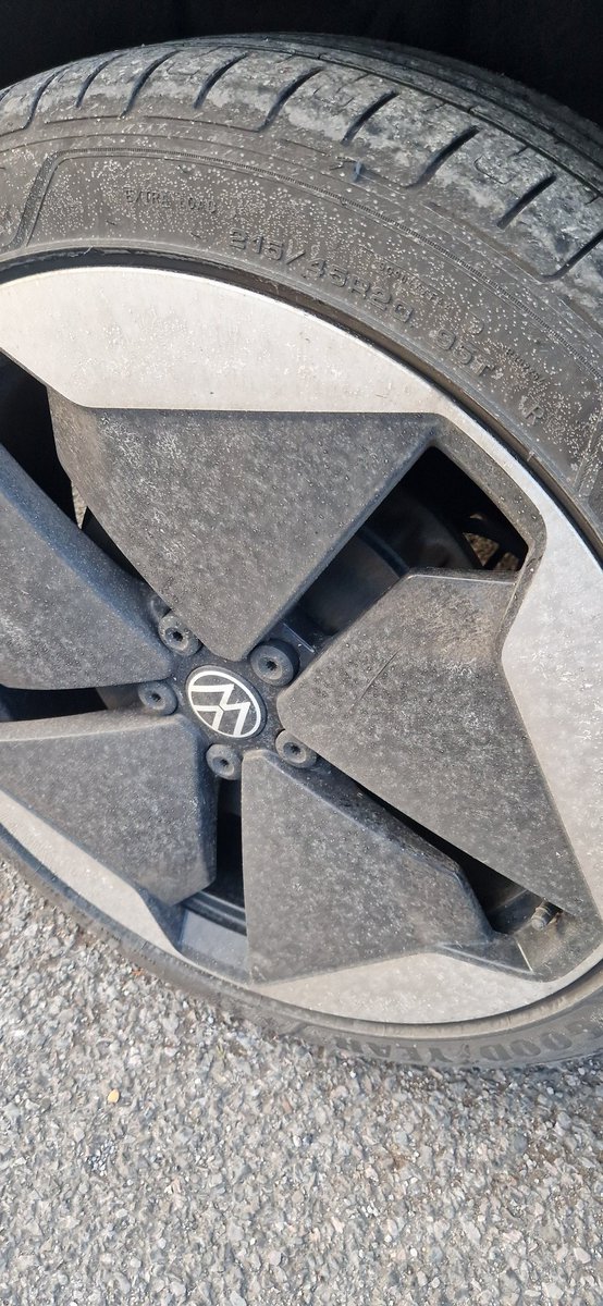 nathanemo82's tweet image. And this ladies and gentlemen is why I am a fair weather rider...But I am clucking to get out!!! #bringonspring