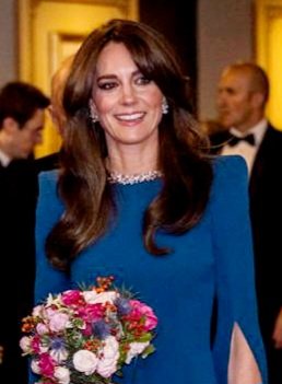 A happy birthday to #ThePrincessofWales.Her Royal Highness here with the #BrinsworthHouse posy 💐 at the Royal Variety Performance 2023. Thank you, @KensingtonRoyal, for your continued support for #Variety4Charity