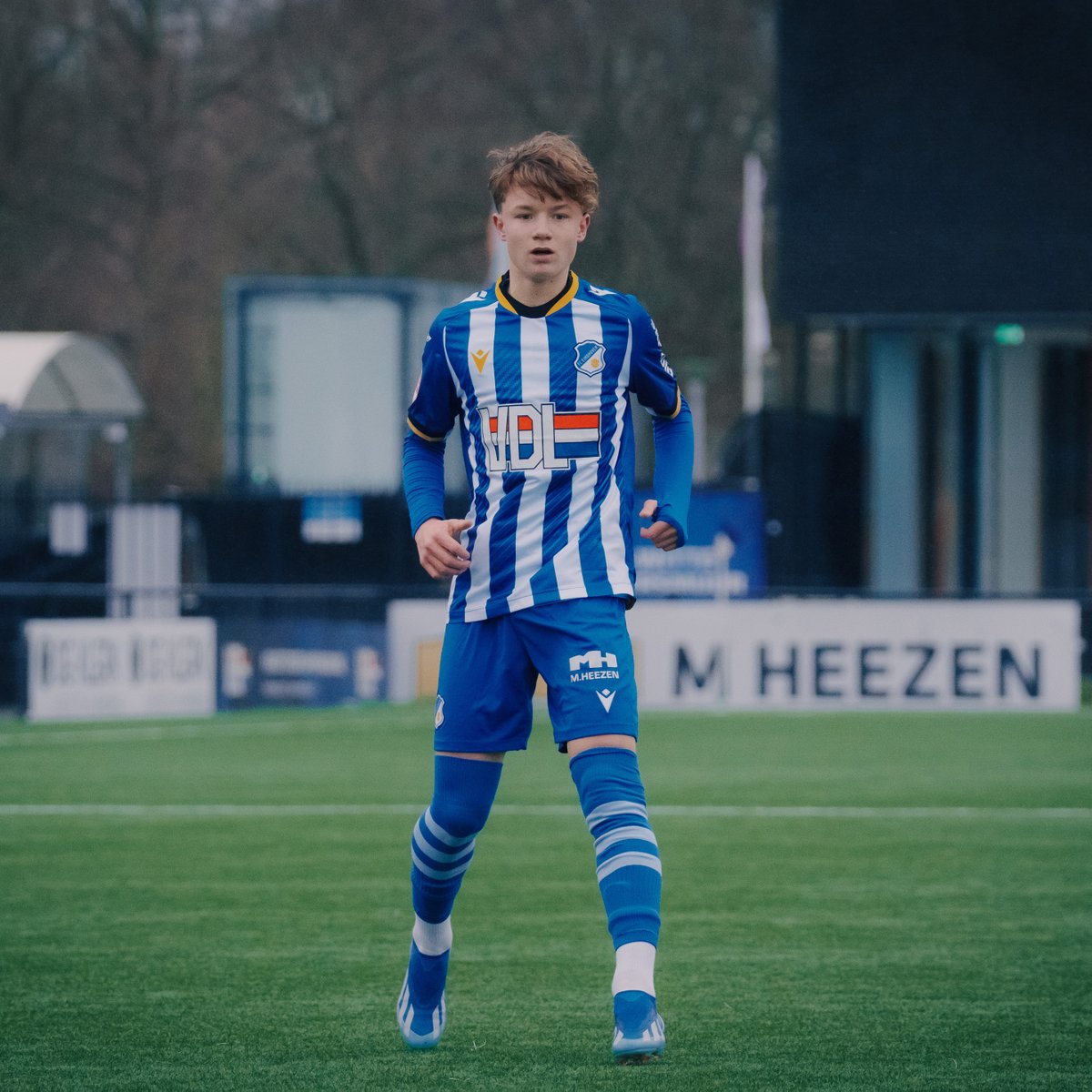 FCEindhoven's tweet photo. Deze week hebben in de oefenduels tegen VV Gemert en MSV Duisburg verschillende FCE SRP Zuid academy spelers mee mogen spelen. 

Eerder trainden zij ook al mee: Hugo Deenen, Thijs muller, Ruben van Eijndhoven, Tyrese Simons, Emiel Bancken en Shane van Aarle. 

#FCEindhoven https://t.co/MDL10HZp1w