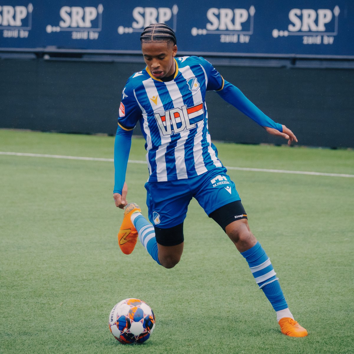 FCEindhoven's tweet photo. Deze week hebben in de oefenduels tegen VV Gemert en MSV Duisburg verschillende FCE SRP Zuid academy spelers mee mogen spelen. 

Eerder trainden zij ook al mee: Hugo Deenen, Thijs muller, Ruben van Eijndhoven, Tyrese Simons, Emiel Bancken en Shane van Aarle. 

#FCEindhoven https://t.co/MDL10HZp1w