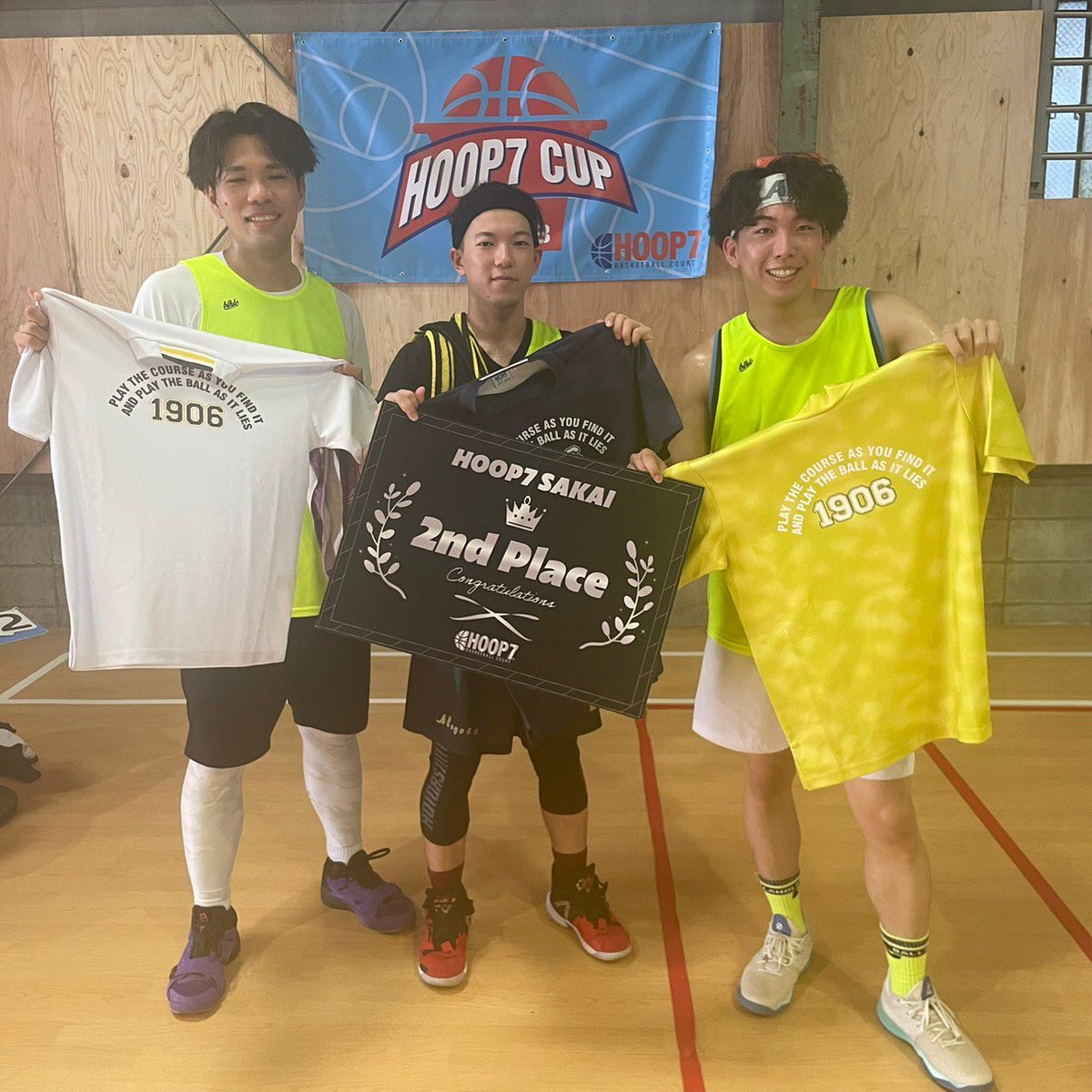 HOOP7_CREW's tweet photo. 📍1月中級大会情報
1月14日(日)開催まで残り5日❗️
中級 HOOP7CUP 3on3
残り3チーム受付中です⛹️♂️💨
☑優勝チーム🥇
→7号ボール/SPALDING Tシャツ3着
☑準優勝🥈
→ミニゴール/1号球 3球
👇下記、URLから大会エントリー🉑👇
https://t.co/Wh7loQKXcY
#バスケ #大阪バスケ #バスケ大会 #大阪 #HOOP7 https://t.co/xHur3R5kAt