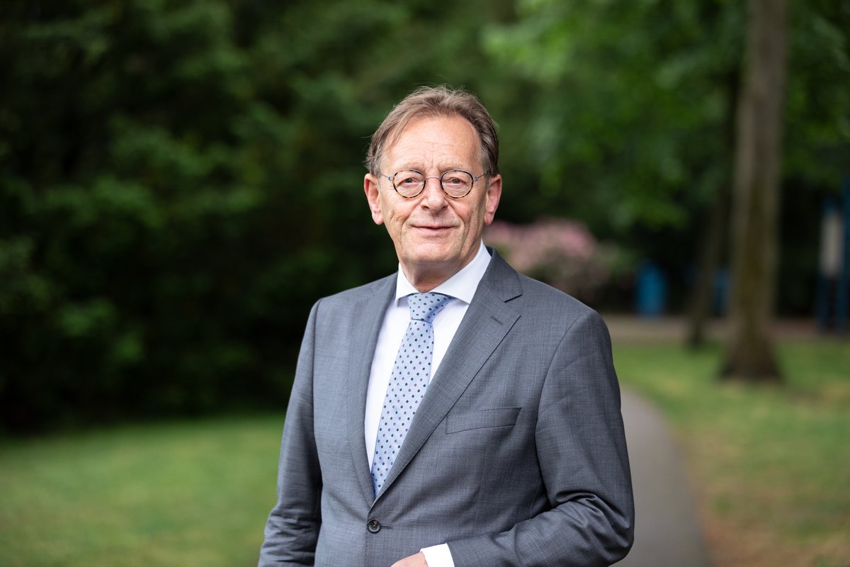 "Samen zoeken naar het goede antwoord is beter dan zelf het verkeerde antwoord geven." Lees nu ons interview met <a href="/JanssenKoos/">Koos Janssen</a>, die eind deze week afscheid neemt als burgemeester van <a href="/gemeentezeist/">Gemeente Zeist</a>: vngutrecht.nl/koos-janssen-n…