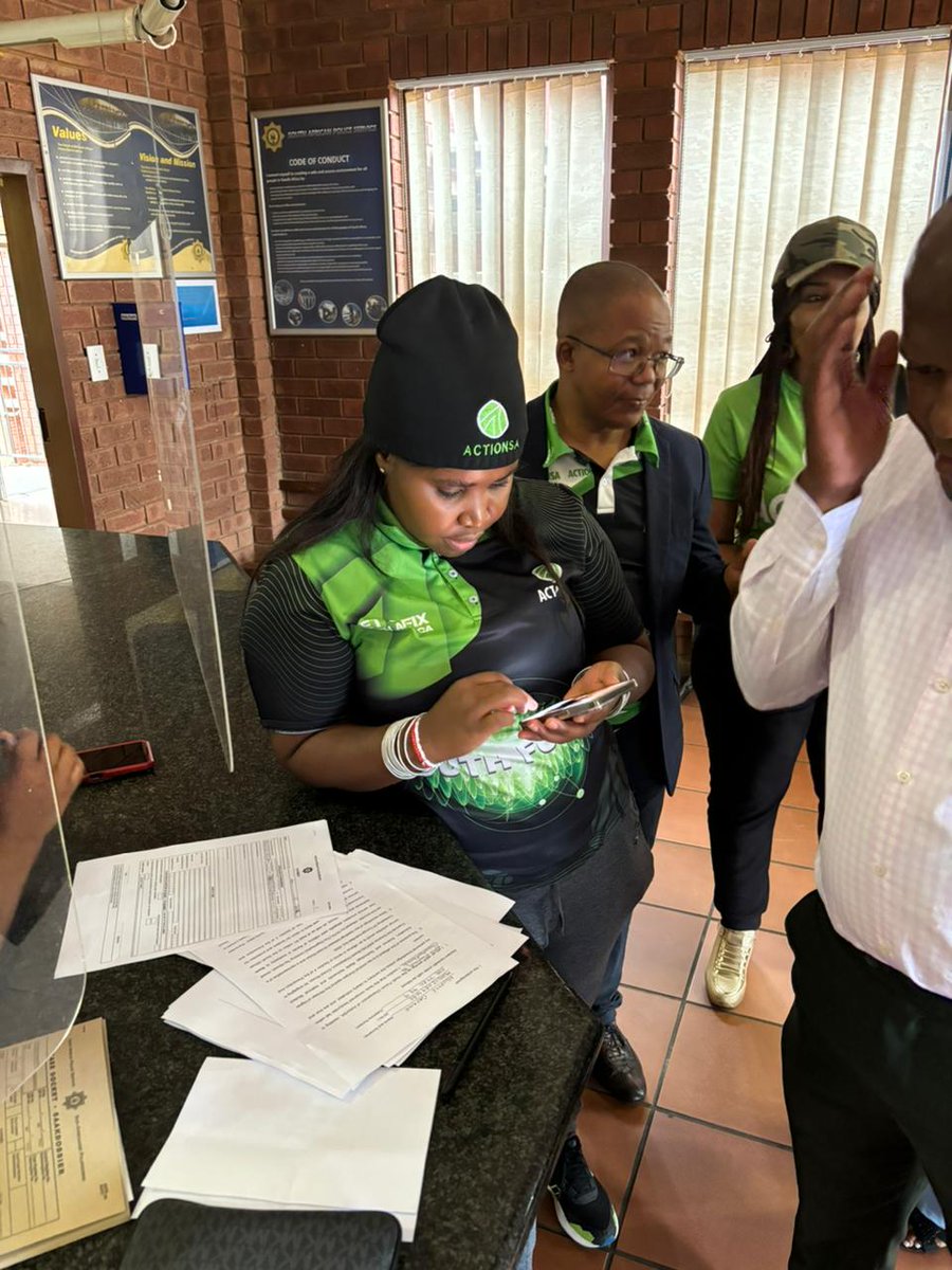 ActionSAYF_FS's tweet photo. 📹ActionSA National Youth Forum Chairperson, @HluphiGafane, filing criminal charges against Minister Nzimande and NSFAS Board Chairperson at the Lyttelton Police Station in Centurion. https://t.co/fIJ90gqyuP