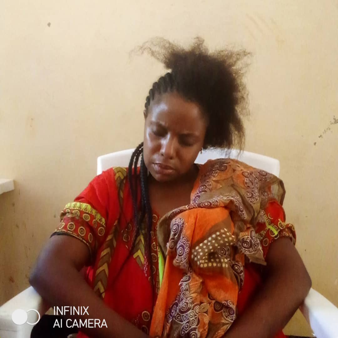 IAMartin_'s tweet photo. Habari!

Mtu yeyote ambaye anamfahamu huyu mwanamke afike ofisi ya kata ya Kinyerezi, Ilala. Mwanamke huyu amefika tangu Jumamosi na amegoma kula au kunywa chochote na hazungumzi kitu chochote, yupo kimya. Tafadhali sambaza ujumbe ufike mbali. https://t.co/kdp3Md05sf