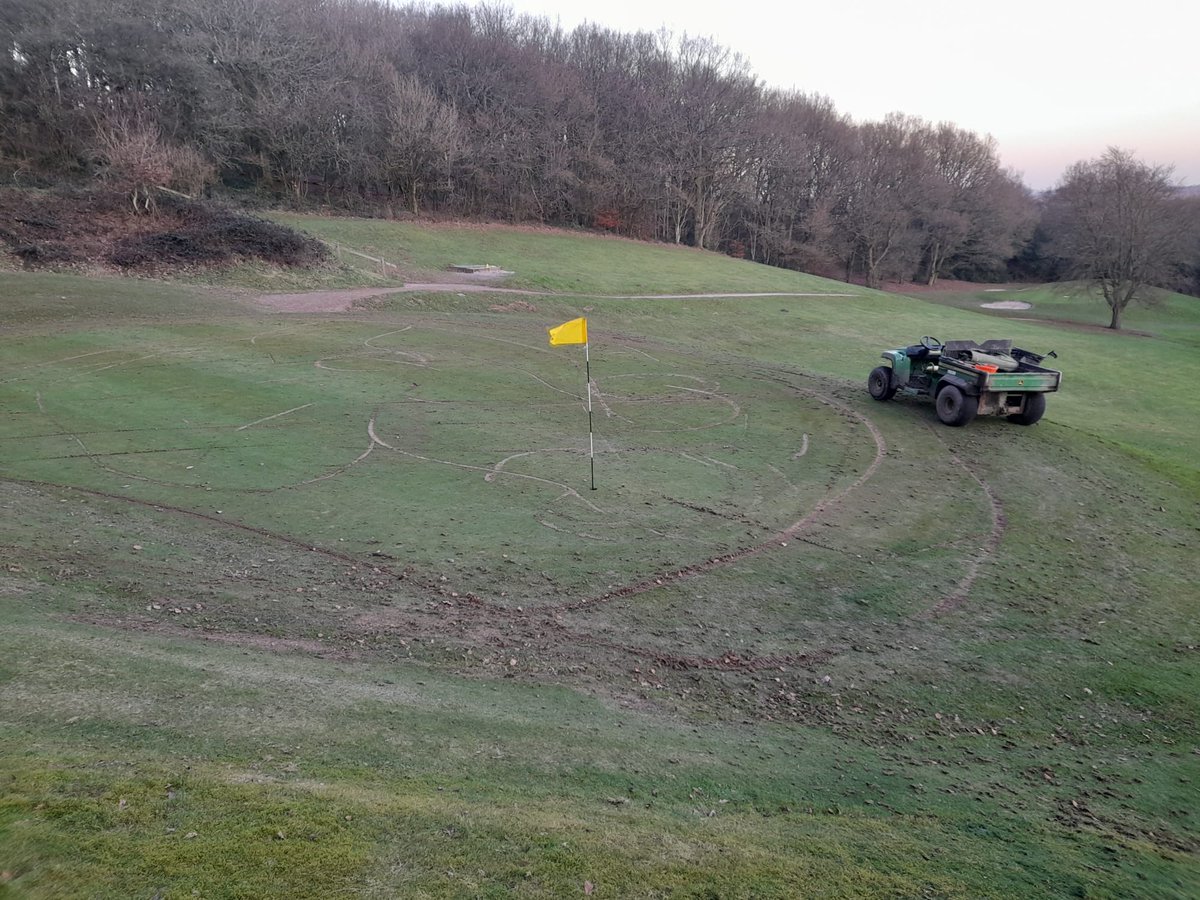After all yesterday's positivity and getting grass cut today we come into this !!!!!!!
Absolutely soul destroying #greenkeeper #greenkeeping #turf #vandalism