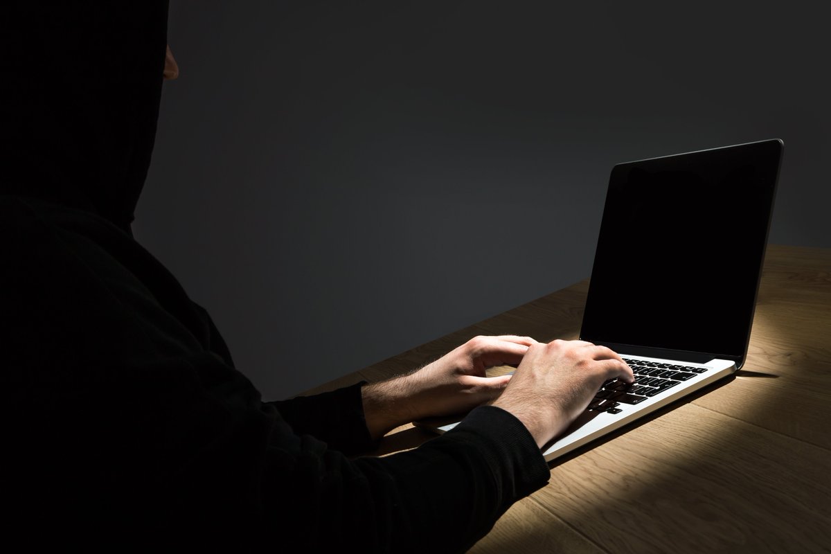 Perspectives_T's tweet photo. What do we know about community-driven #loneactor #terrorists?
Inger S.Sandboe & M.Obaidi challenge conventional knowledge on lone actors in #rightwing #extremism and how they forge a virtual community with cases like #Breivik, #Tarrant, & #Manshaus
➡️https://t.co/CAxHAI0KQh https://t.co/Bh5X82Tfz3