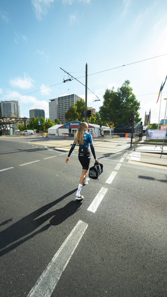 📍𝔸𝕕𝕖𝕝𝕒𝕚𝕕𝕖 🇦🇺 Waiting for the first race of the season ! 👋 @tourdownunder