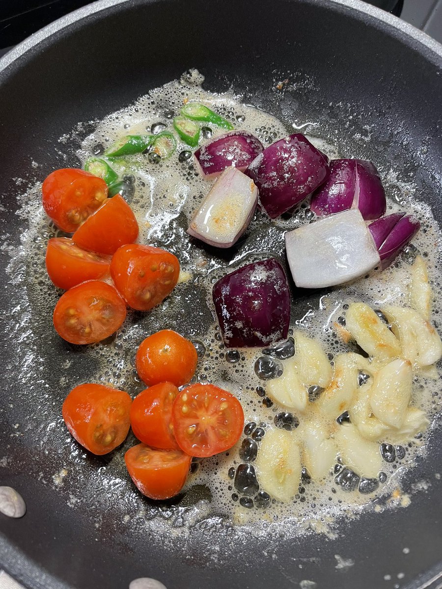 going_analog's tweet photo. This is a Filipino thing in every cooking — gisa. To gisa is key in every good meal. https://t.co/UwPQl7a9nW