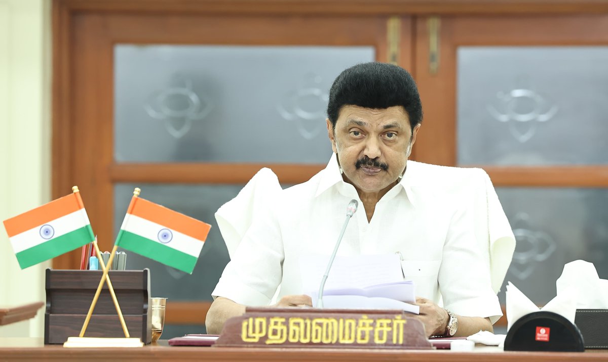Udhaystalin's tweet photo. மாண்புமிகு முதலமைச்சர் @mkstalin அவர்கள் தலைமையில், சென்னை தலைமைச் செயலகத்தில் நடைபெற்ற சிறுபான்மையினர் நலன் குறித்த ஆய்வுக் கூட்டத்தில் மாண்புமிகு அமைச்சர் பெருமக்களுடன் இன்று பங்கேற்றோம்.
இக்கூட்டத்தில், சிறுபான்மையினரின் நலனுக்காக கழக அரசு கொண்டு வந்த திட்டங்களின் தற்போதைய நிலை குறித்து நம் முதலமைச்சர் அவர்கள் எடுத்துரைத்தார்கள். மேலும், சிறுபான்மையினர் நலன் சார்ந்து அரசு சார்பில் அடுத்தடுத்து மேற்கொள்ளவுள்ளப் பணிகள் - சிறுபான்மை கல்வி நிறுவனங்களின் நிர்வாகம் போன்ற பல்வேறு அம்சங்கள் குறித்து ஆலோசனைகளை வழங்கினார்கள்.
சிறுபான்மையினரின் பாதுகாப்பு அரணாக நம் கழக அரசு என்றும் துணை நிற்கும்!